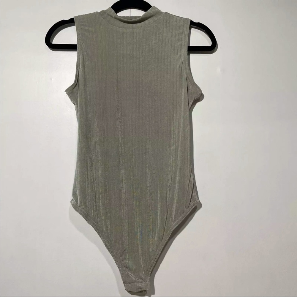 Showpo Bodysuit‎ Womens 10 Stretchy Textured Gray Mock neck Sleeveless - Picture 2 of 9